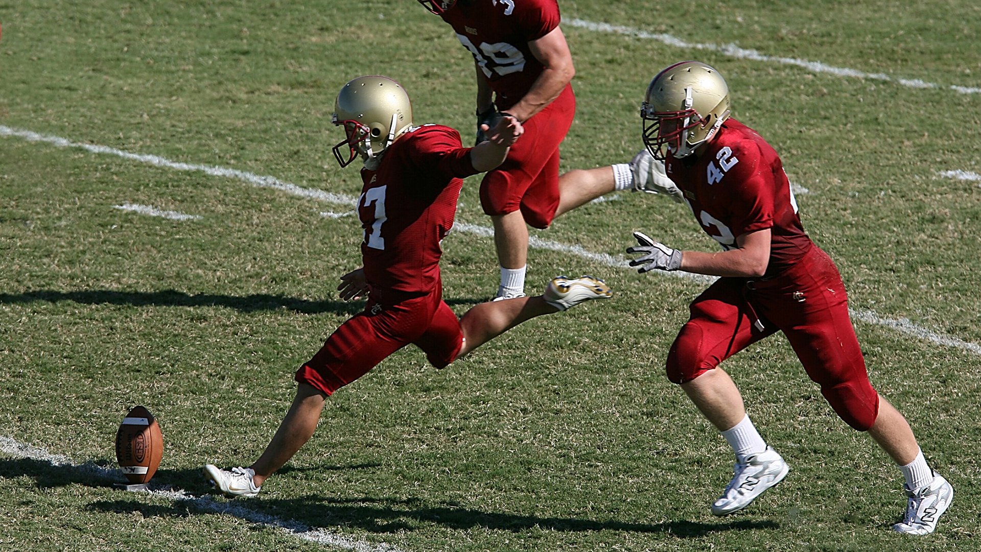 拜仁慕尼黑领跑德甲,内外战力俱佳